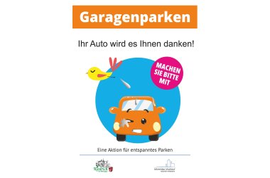 Plakat für Werbung zum Garagenparken- vor einem hellblauem Kreis ist ein gezeichnetes orangenes Auto mit dem Nummernschild als Mund und schwarze Augen und Augenbrauen. Das eine Auge ist zugekniffen, da ein gelb-orange fliegender Vogel, das Auto beschmutzt. In einem pinken kleinen Kreis steht mit weißen Buchstaben "Machen Sie bitte mit".