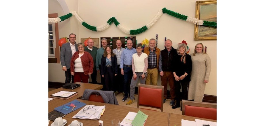 Mitglieder der Steuerungsgruppe Dorfentwicklung im Rathaussaal.